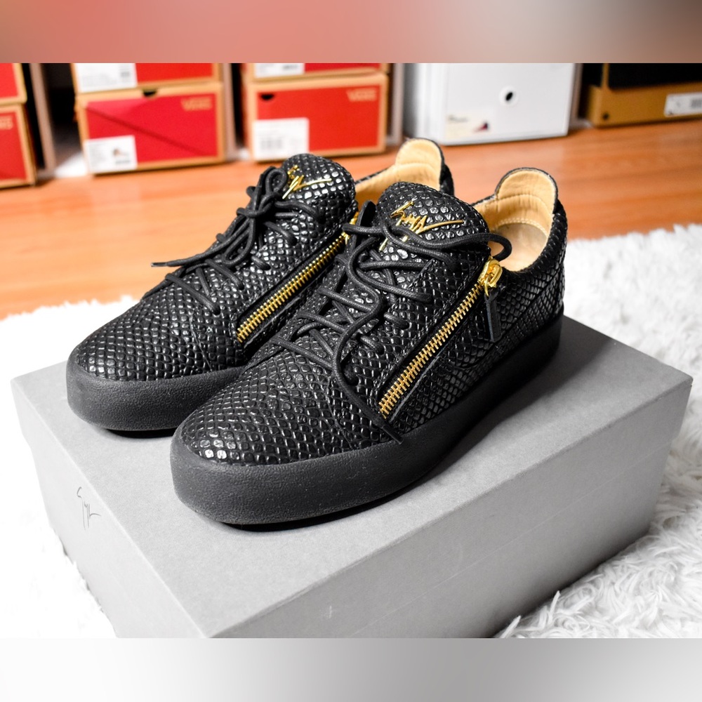 Black & Gold Giuseppe Zanotti size 44/11